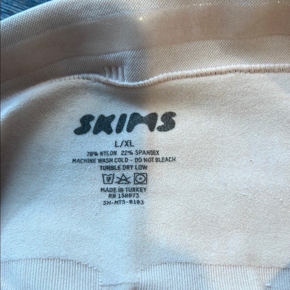SKIMS Light Beige High-Waisted shaper - Picture 2 of 3